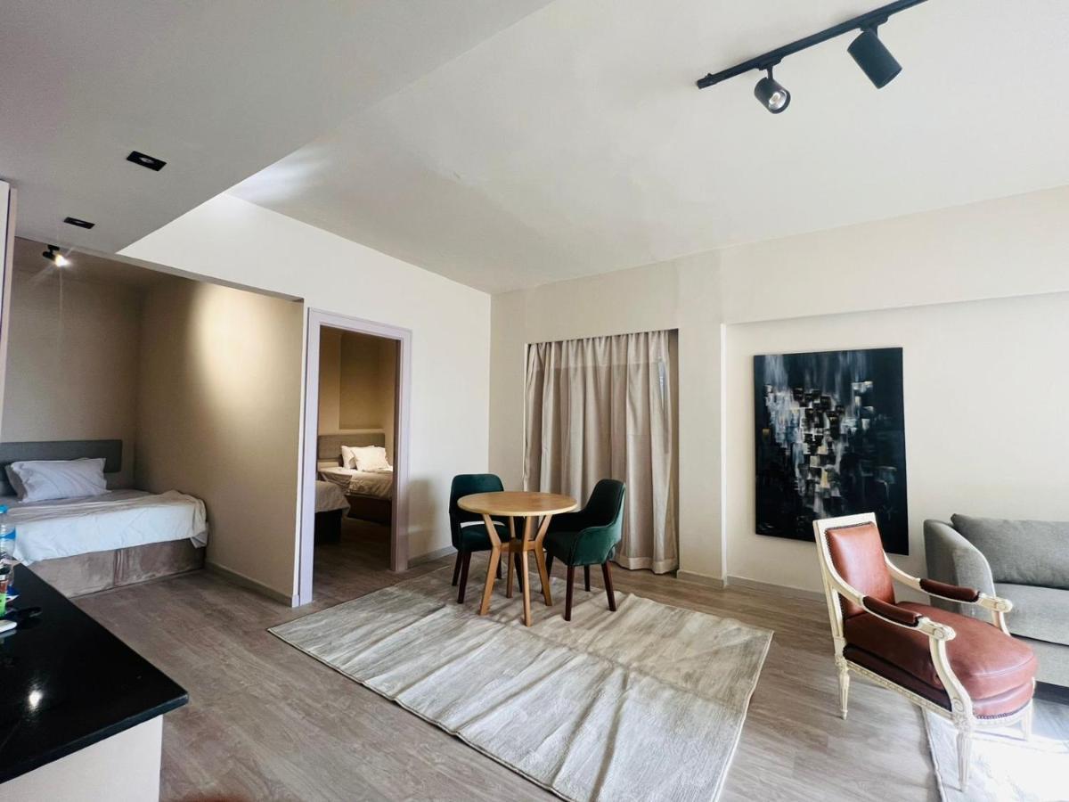 Apartment 7 Stars *